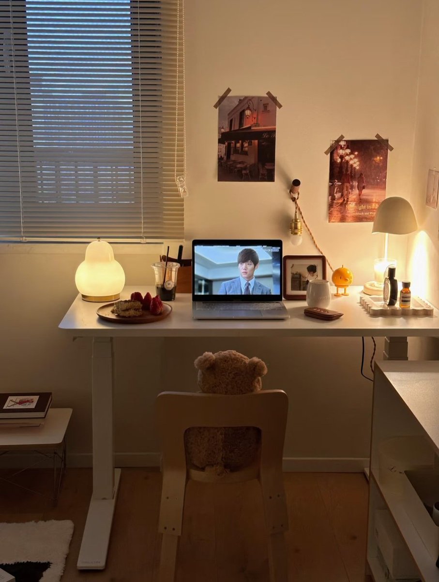 cozyeras's tweet photo. just me, my books, and a room full of comfort 🧸✨ https://t.co/lL35ZXU73g