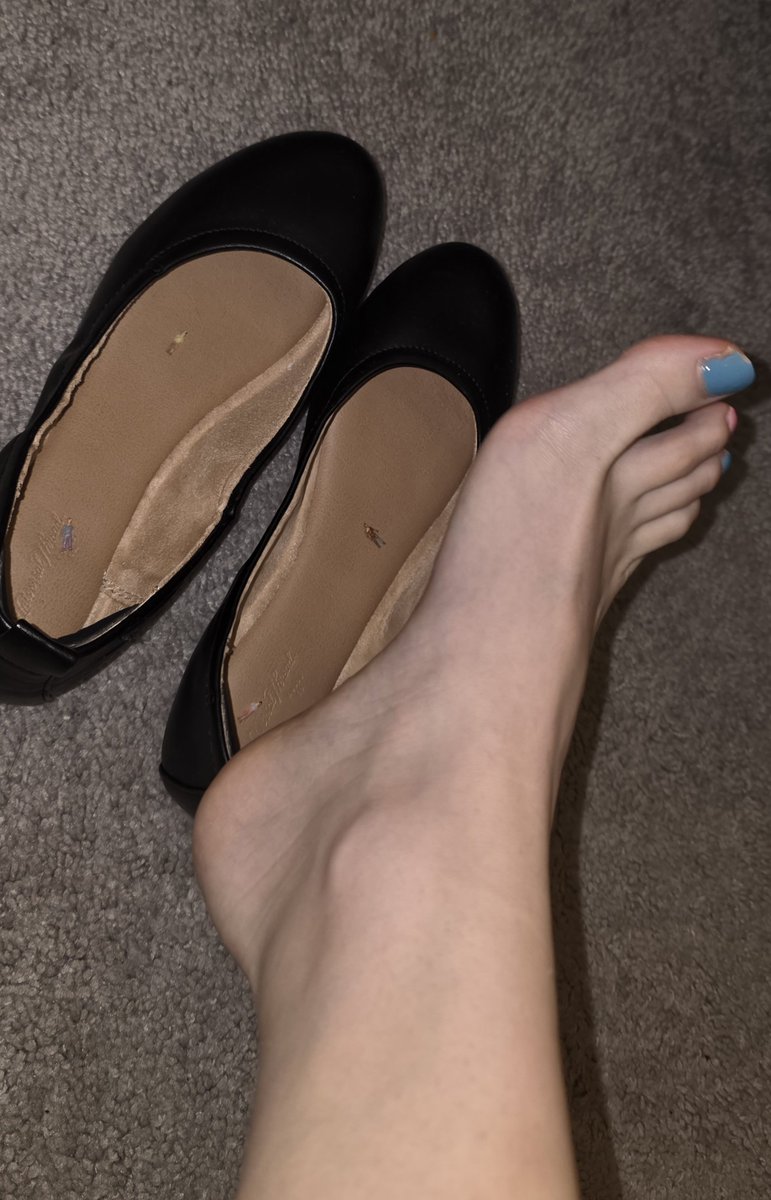 kittenpawws13's tweet photo. better watch out tinies, you know what's coming 🤭 #feet #foot #feetfetısh #footfetısh #toes #longtoes #giantess #giantessfeet #flats #flatshoes #crushing #tiny https://t.co/vixlvvVmz5