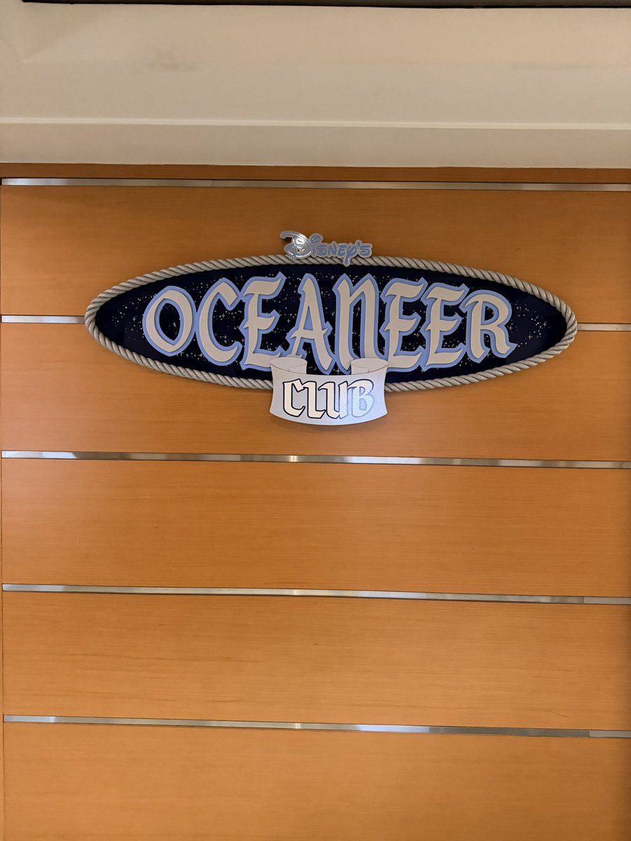 d___Disney's tweet photo. OCEANEER CLUB(大人だけでは入れない場所)が入れたので行ってきました!

愛するTOY STORYの世界が...😭
ここで遊べる子供が羨ましい........

↓続きます

#DM_DISNEY_LOG https://t.co/FtbmTbF6kB