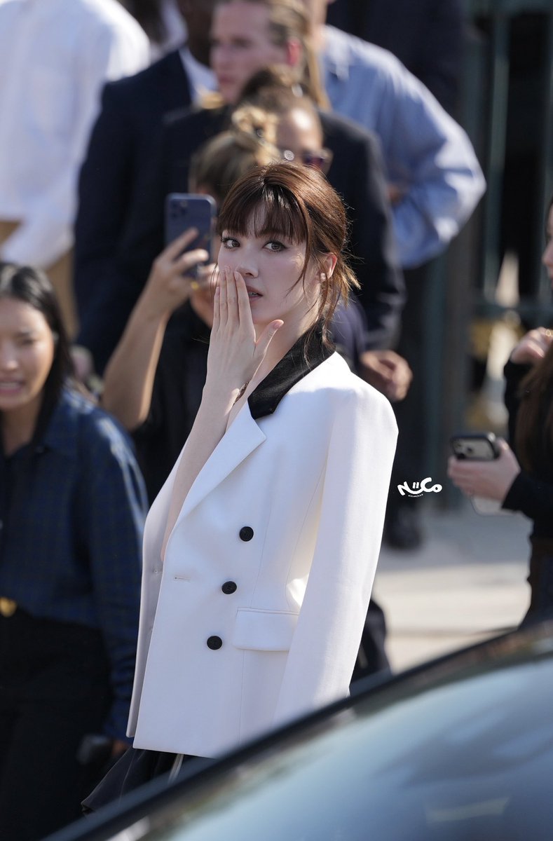 niconixxo's tweet photo. My little princess 👸🏼

LINGORM BA DIOR AT PFW #DiorSummer27xLingOrm https://t.co/tMpBjbwVf8