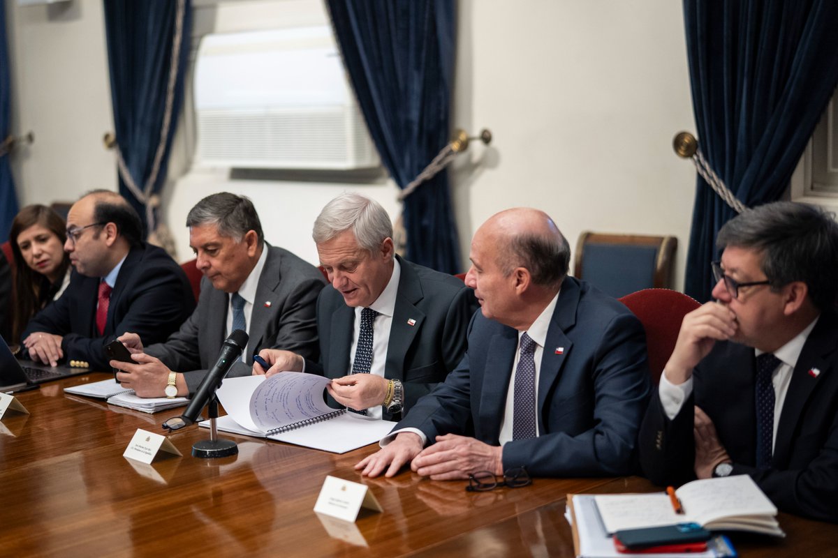 SubseBBNN's tweet photo. El subsecretario Peró participó esta mañana de un nuevo Consejo de Gabinete de Subsecretarios liderado por el Presidente Kast, en el Palacio de La Moneda. https://t.co/kob3rpTApt