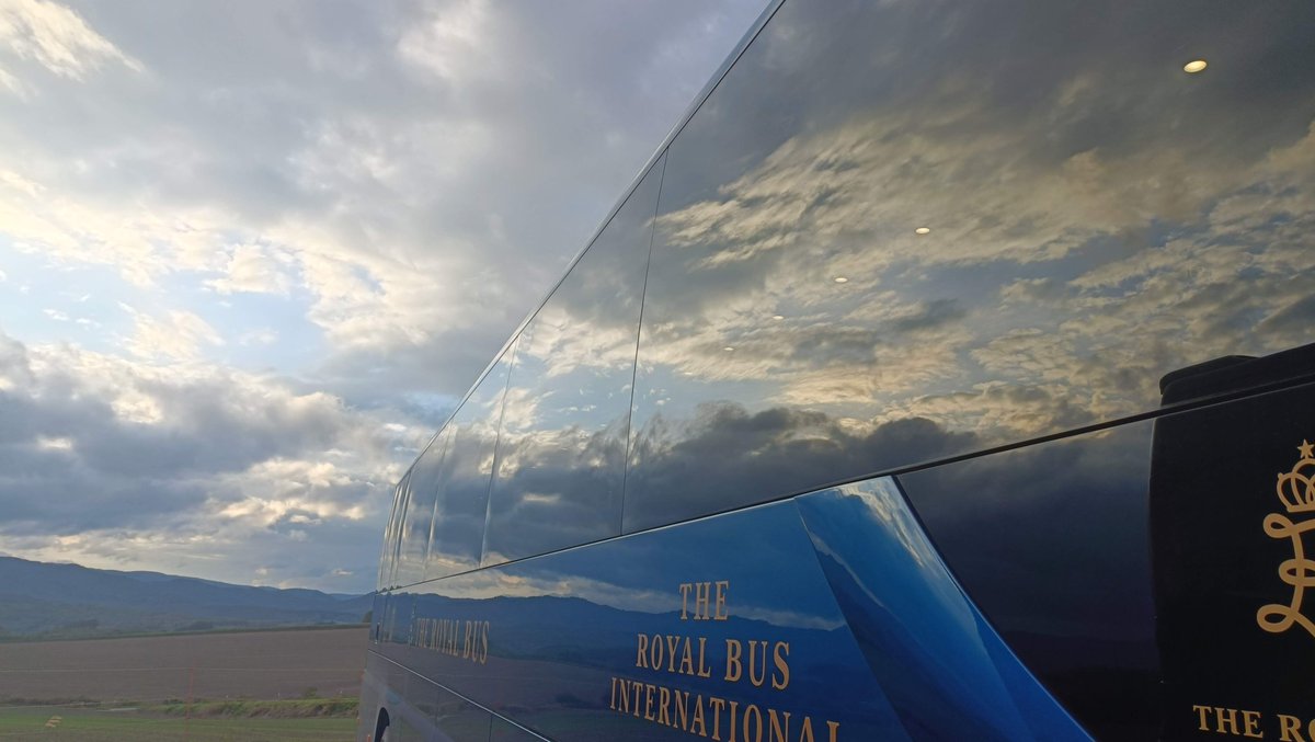 cheerfulhuizi's tweet photo. THE ROYAL EXPRESSが北海道の大地を走るのは今回が最後という今シーズンの最後の最後の旅に参加
もうTHE ROYAL EXPRESSは北海道には帰ってこないから
一期一会という意識を強く持った今回の旅
風景も音楽も食事も飲物も、そして人も、キラキラ光る一期一会
#THEROYALEXPRESS
#HOKKAIDO日本最北端の旅 https://t.co/ZQwBmZdP7g