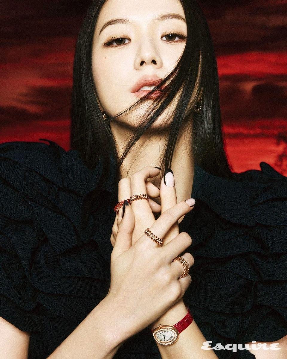 JICHU_nothing's tweet photo. Jisoo’s captivating gaze holds a quiet magic that easily steals the heart away.

HUMAN DIOR JISOO AT PFW
#JISOOxDiorSummer27 https://t.co/yUYK66fcqZ