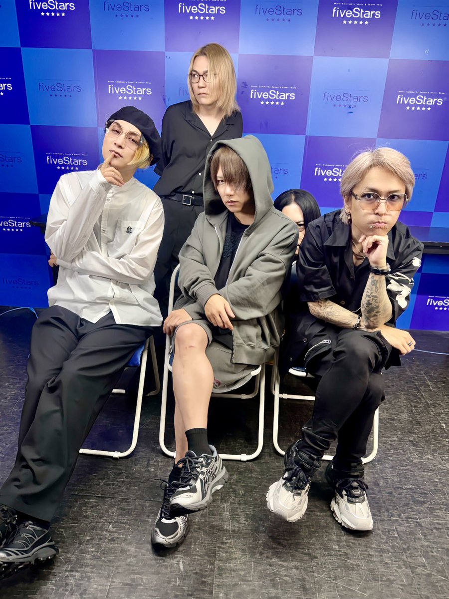 crownrecord tweet picture