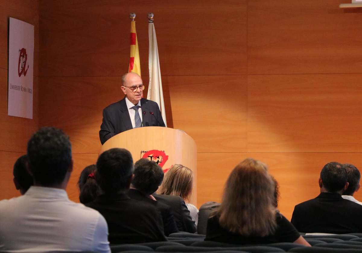 aqucatalunya's tweet photo. El president i la directora d’AQU Catalunya participen en una jornada de conferències sobre professorat a la Universitat Rovira i Virgili. El contingut de la sessió, aquí 👉 https://t.co/rRTmNDOPhX https://t.co/pIPZiFVijO
