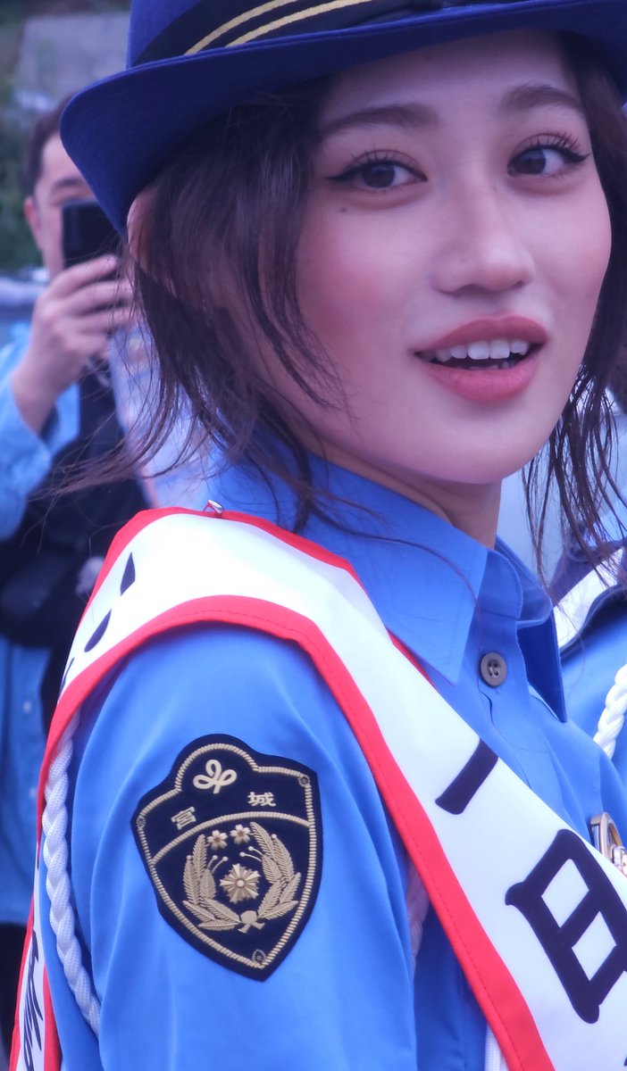 YZKCxG088Xe7pHq's tweet photo. ミニスカポリスありがとうございます
交通安全と職質に気を付けます🫡
#佐々木莉佳子 #気仙沼警察署 #一日警察署長 https://t.co/w6k1nsl8p9