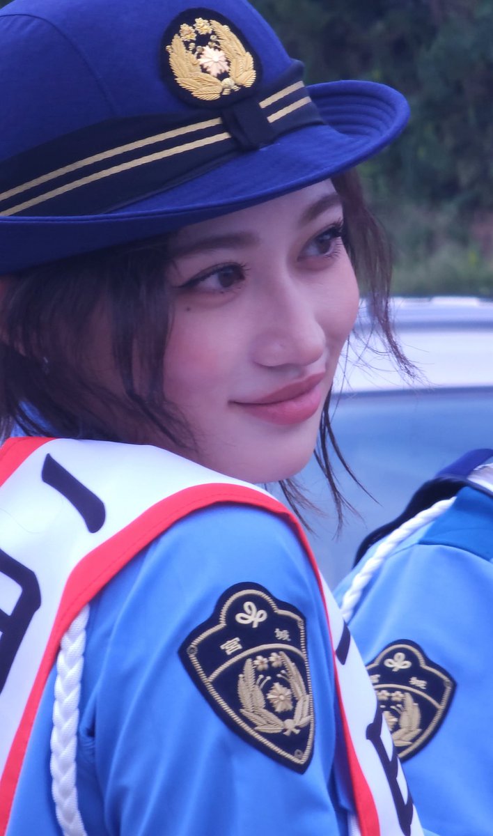 YZKCxG088Xe7pHq's tweet photo. ミニスカポリスありがとうございます
交通安全と職質に気を付けます🫡
#佐々木莉佳子 #気仙沼警察署 #一日警察署長 https://t.co/w6k1nsl8p9
