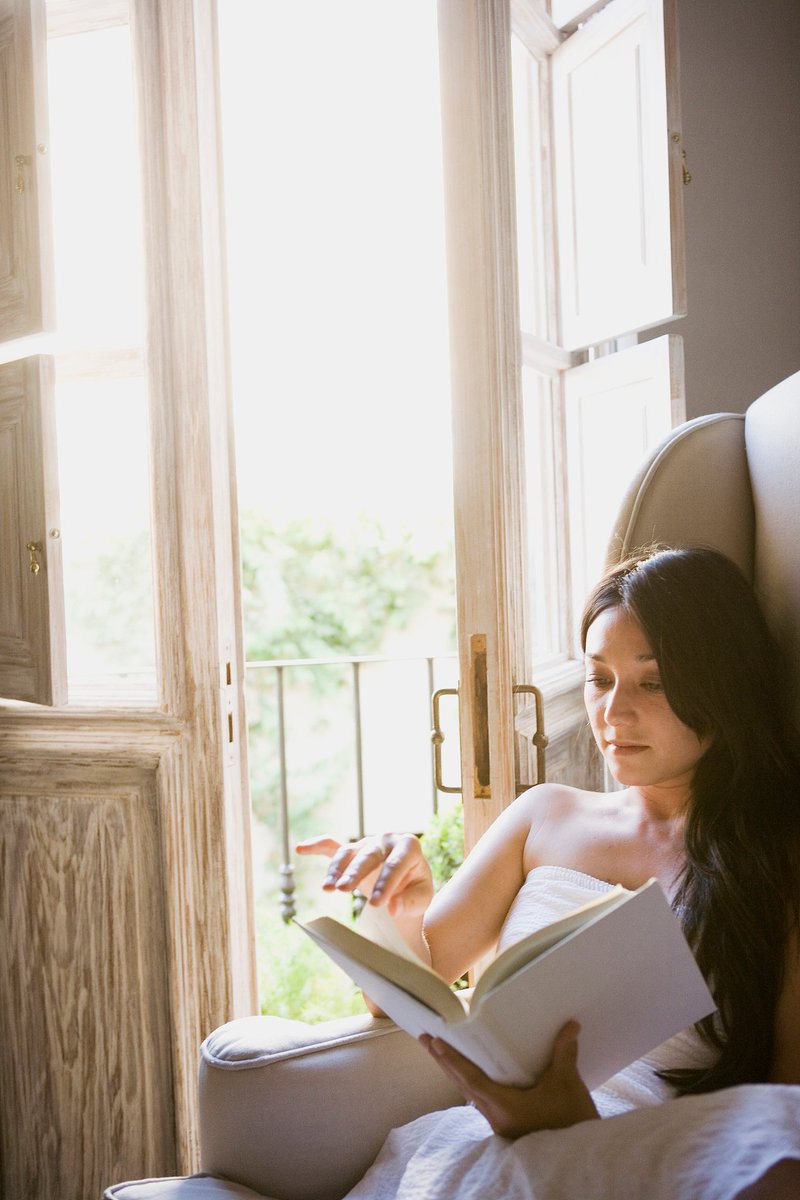 jo_pulse202_ece's tweet photo. New week starting, the sun on my face, enjoying the tasty snacks by the window! https://t.co/QildpvFe2A