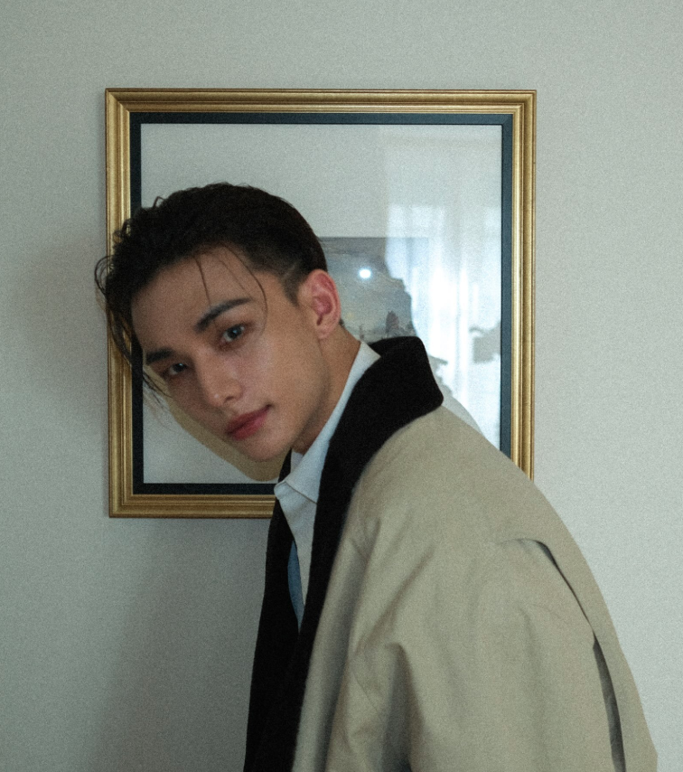 AboutMusicYT's tweet photo. Hyunjin of Stray Kids is alluring with Dior in new photos ahead of the show. https://t.co/7et9w0qlVq