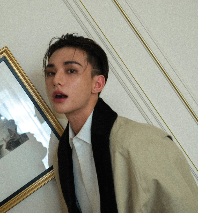 AboutMusicYT's tweet photo. Hyunjin of Stray Kids is alluring with Dior in new photos ahead of the show. https://t.co/7et9w0qlVq