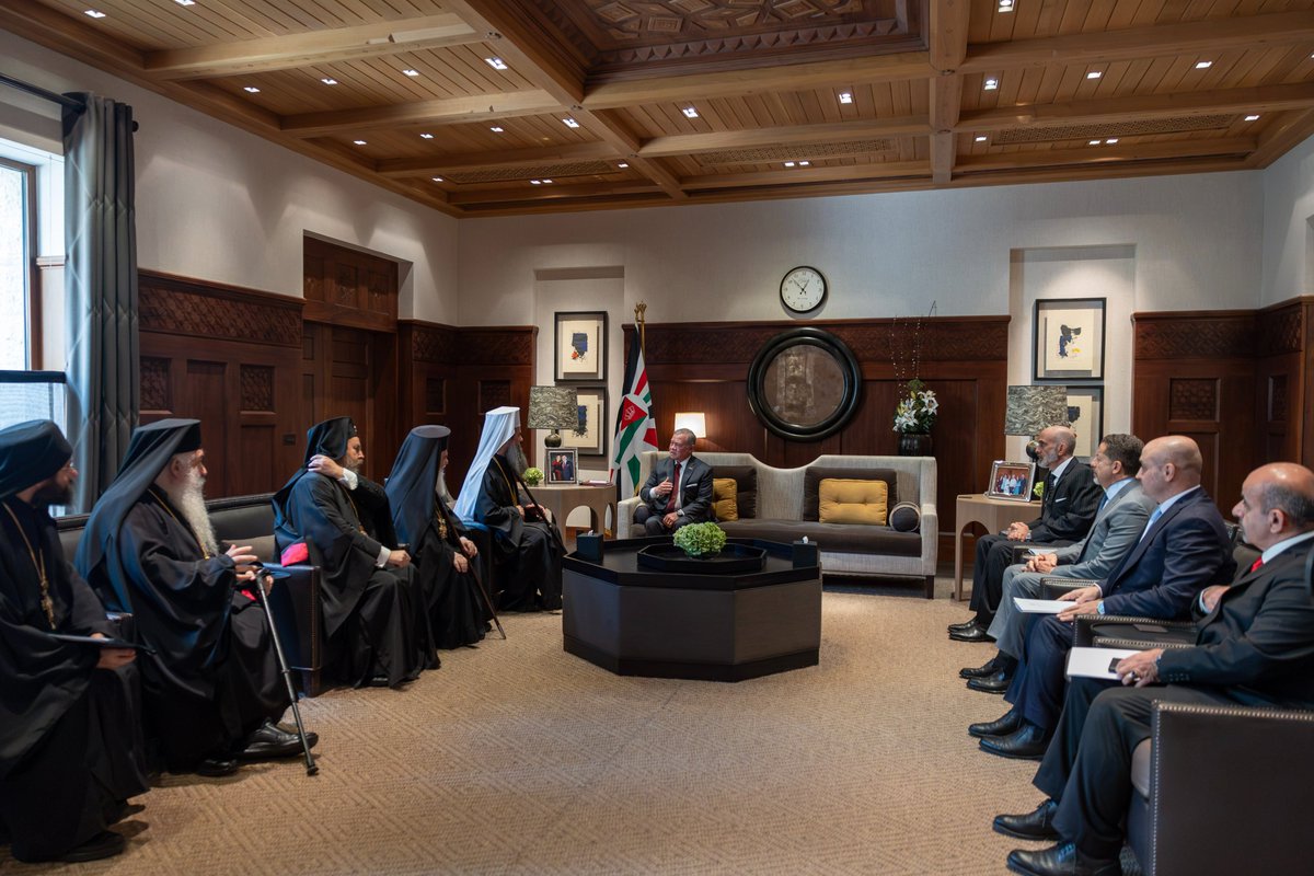RHCJO's tweet photo. جلالة الملك عبدالله الثاني يستقبل غبطة بطريرك بلغاريا ومتروبوليت صوفيا، كيريوس كيريوس دانييل في قصر الحسينية.
وأكد جلالته استمرار #الأردن في الحفاظ على الوجود المسيحي في المنطقة. https://t.co/QFSQDagsAk
