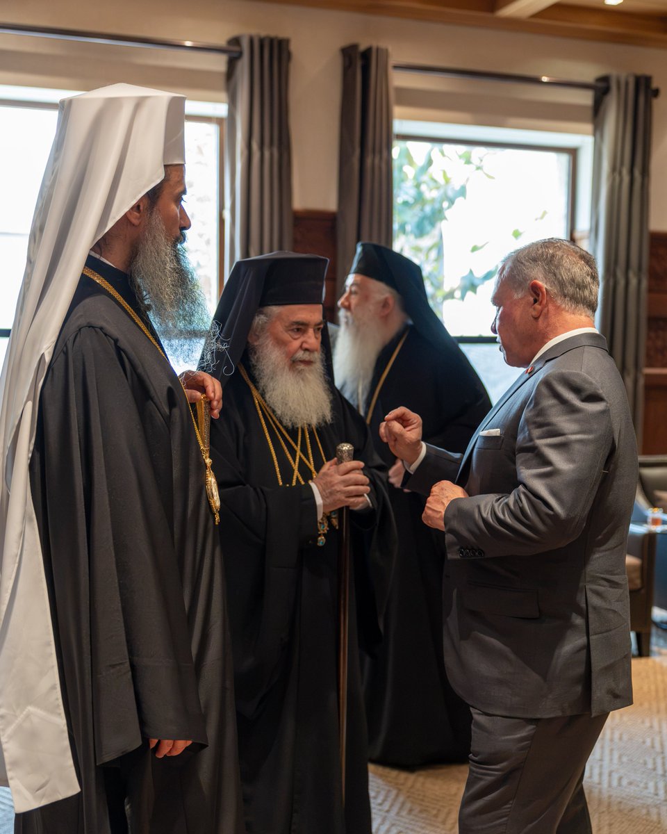 RHCJO's tweet photo. جلالة الملك عبدالله الثاني يستقبل غبطة بطريرك بلغاريا ومتروبوليت صوفيا، كيريوس كيريوس دانييل في قصر الحسينية.
وأكد جلالته استمرار #الأردن في الحفاظ على الوجود المسيحي في المنطقة. https://t.co/QFSQDagsAk