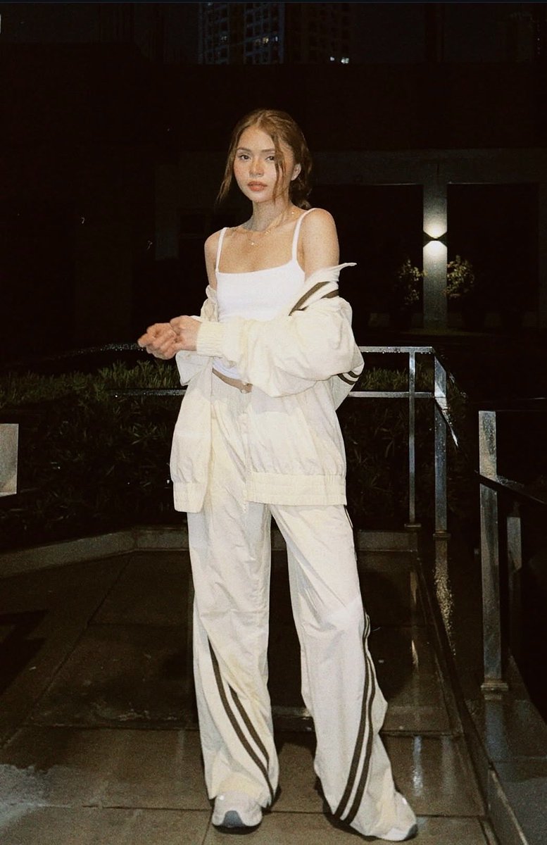wendyxhae's tweet photo. Miss Samantha Vera makin’ a comeback https://t.co/QZgrMKUgFs