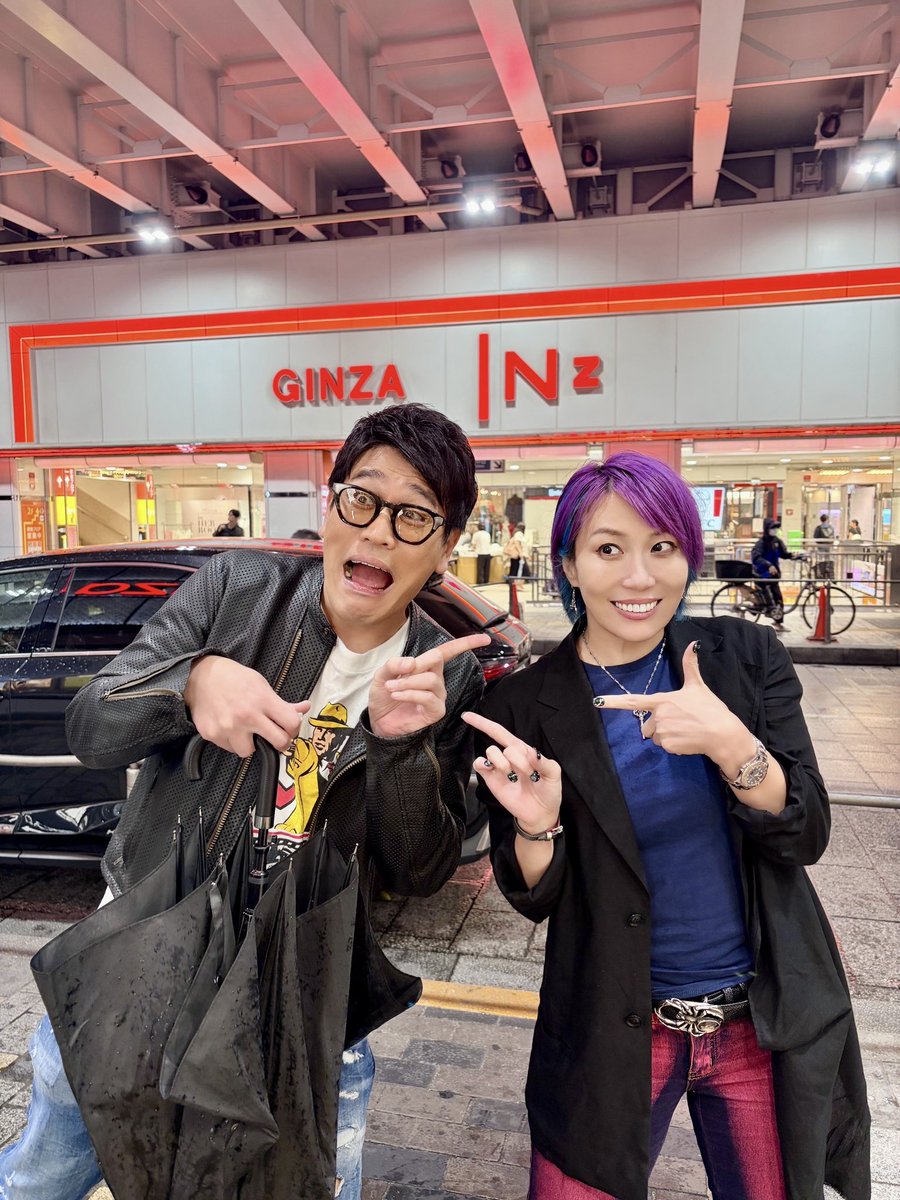 WWEAsuka's tweet photo. とある撮影の帰りに有楽町で古坂大魔王 @kosaka_daimaou さんとばったり出会いました。
久しぶりと突然だったのでPPAPを一緒に踊ってもらうん忘れとった🍎🍍✒️￼￼￼ https://t.co/xjL0kDC4dG