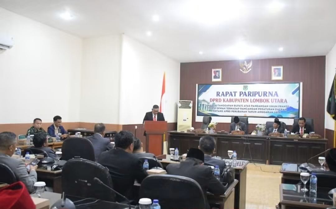 Utarapost1's tweet photo. Dihadapan Eksekutif, Wabup Kusmalahadi Sampaikan Tanggapan Pandangan Umum Fraksi DPRD Terkait Raperda APBD Perubahan 2026.

Baca selengkapnya di link dibawah ini:
https://t.co/dRB5icCOak https://t.co/SMFgDa2MqX