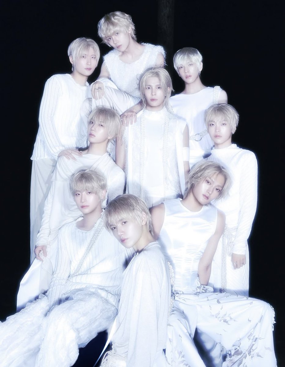 moo9uo's tweet photo. 단체은발아너무좋고🫰🫰 https://t.co/FsXj5FoI1b