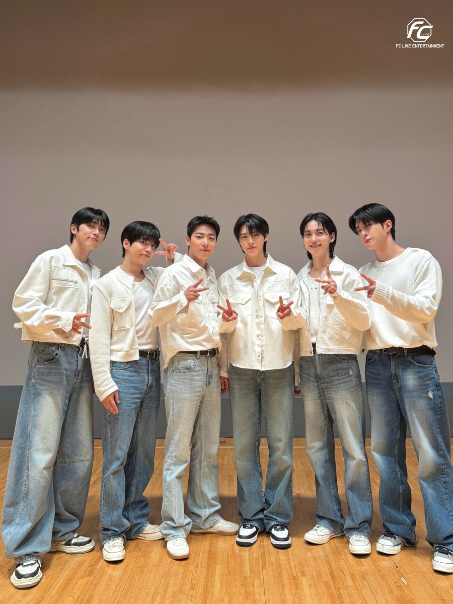 FCLIVE_official's tweet photo. ONF THE 2ND ALBUM Part.2 [ONF SELF]
RELEASE EVENT IN JAPAN 第2弾

イベント1日目が終了しました！
雨の中、会場へお越しいただいた皆さま、ありがとうございました☔️✨️

明日の最終日も、最後までONFと一緒に楽しい時間を過ごしましょう🤍

🗓2026年9月30日(水)
📍会場：TIAT SKY HALL

⏰1部 15:00- / 2部 19:00-
💿当日会場販売：13:30~

詳細はこちら
🔗 https://t.co/JXRD2DE2Dz

#ONF #온앤오프 #オンエンオフ
#ONF_OpenTheDoor #OpenTheDoor #ONF_MY_SELF
@ONF_offcl @ONFoffcl_JP