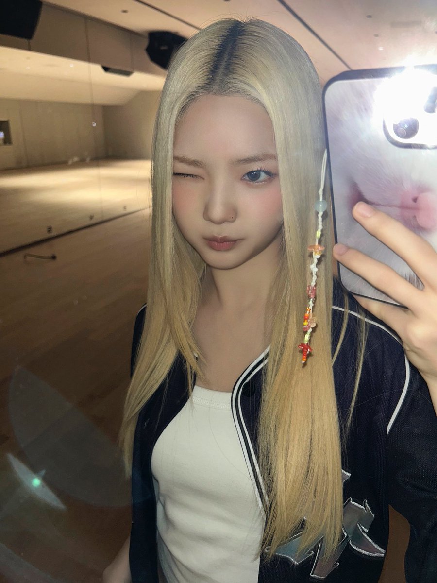 tuideimnida's tweet photo. 260929 #서희 Weverse Update

(1/2)

#SEOHEE #튜이드 #TUIDE https://t.co/RmQTrgn2Lj