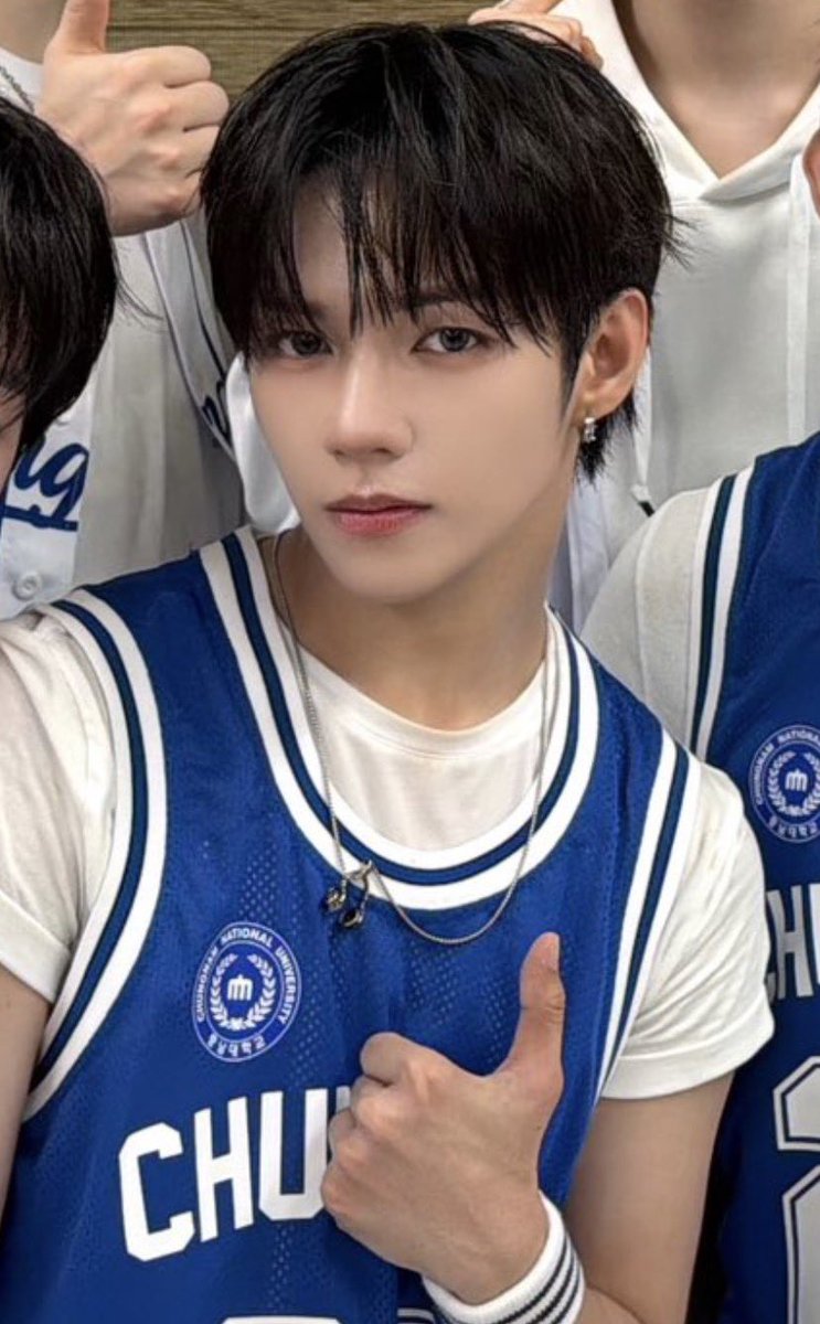 zsangieyence's tweet photo. you did well today, bub 🫳🫳🫳 https://t.co/pWSrx9503i