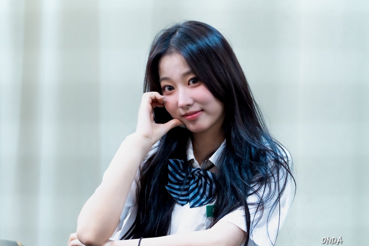 ONDA_EJ's tweet photo. 260920 유스피어 팬싸인회 다온

#USPEER #DAON #유스피어 #다온 https://t.co/MFRp62RCU3