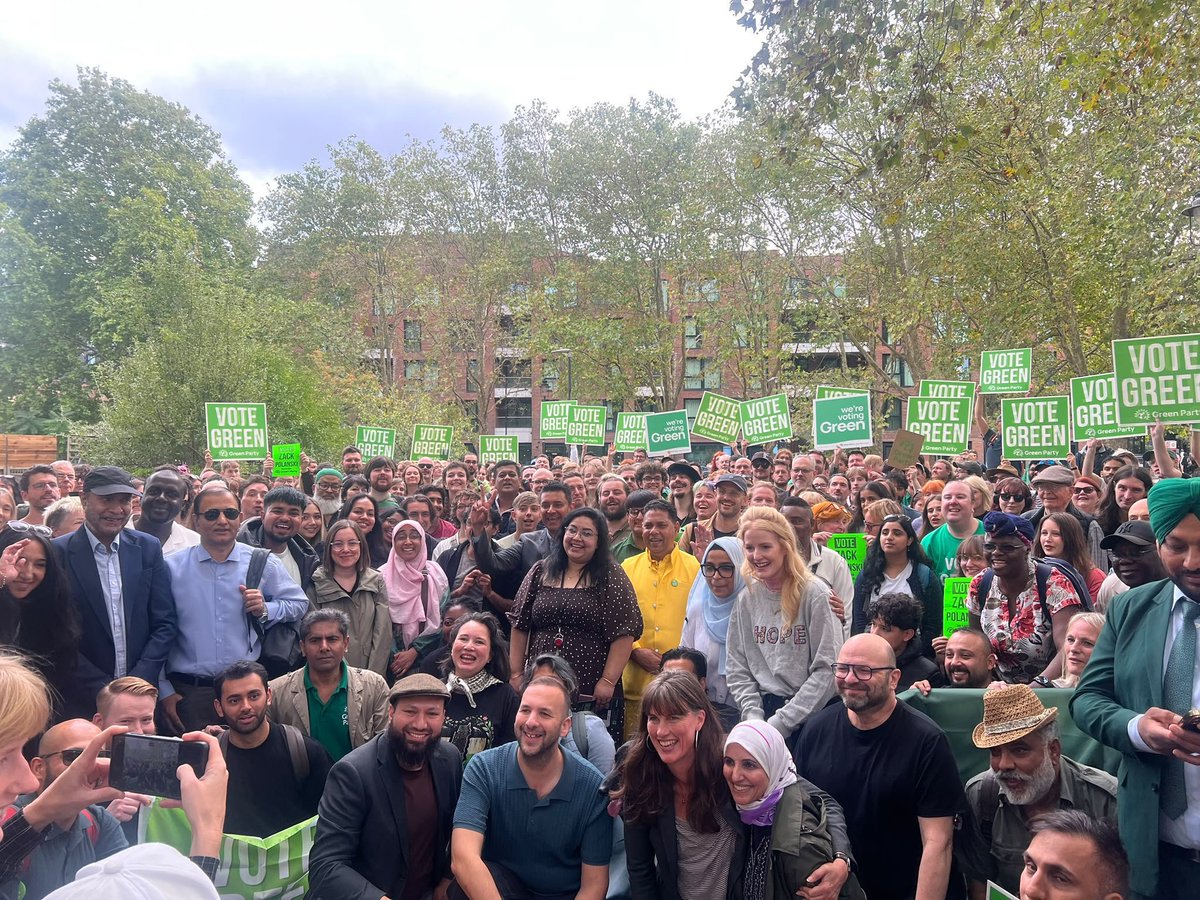 _GreenThinkTank's tweet photo. It was a great honour to be doorknocking alongside @ZackPolanski, @rachelmillward, @MothinAli and @GreenPartyHan on Sunday in Holborn &amp; St. Pancras.

💚 https://t.co/zVClp9ypfG