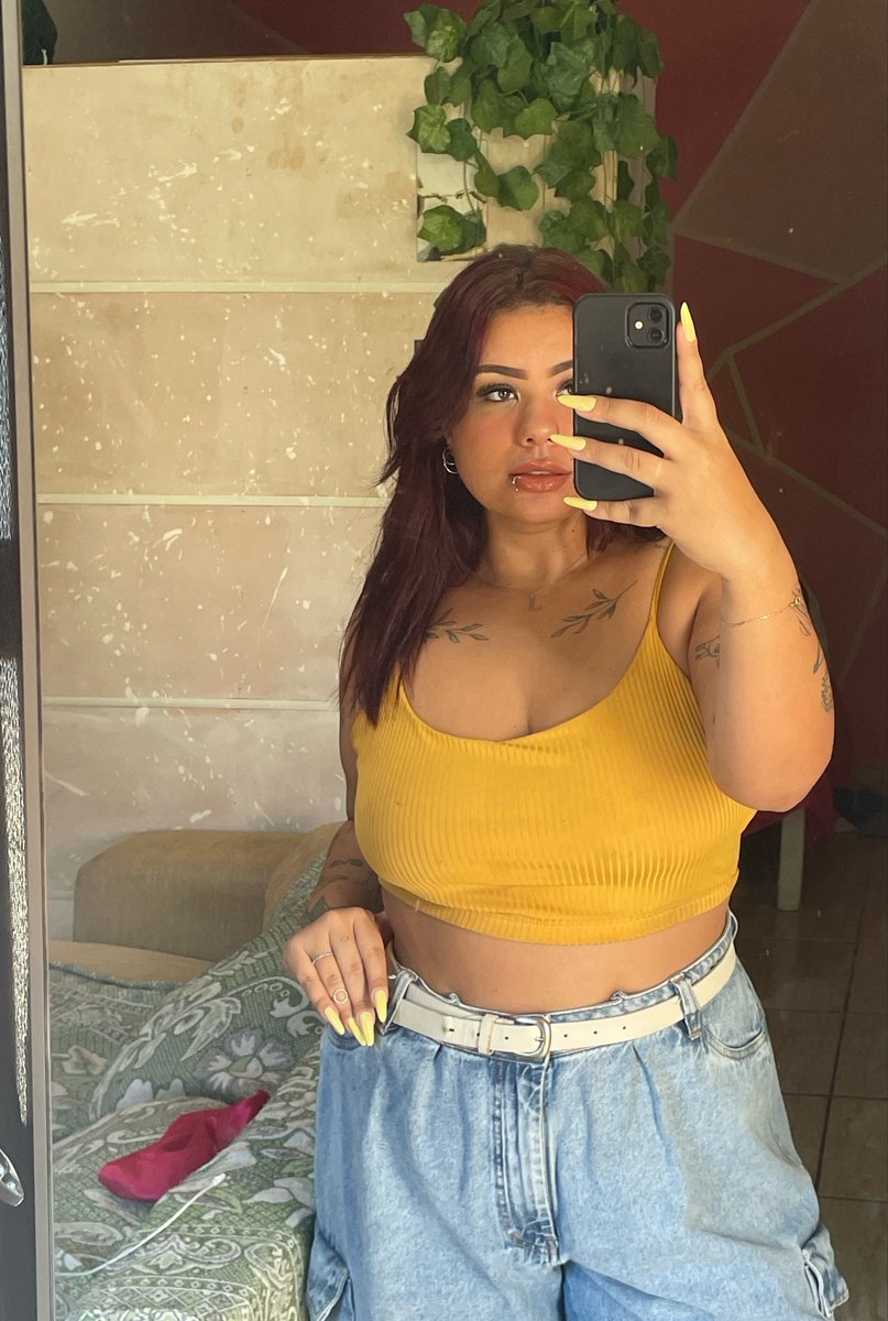 venussousa's tweet photo. To viciada em amarelo. Depois eu mudo para meu vício em rosa🩷✨ https://t.co/F4mWcTditK