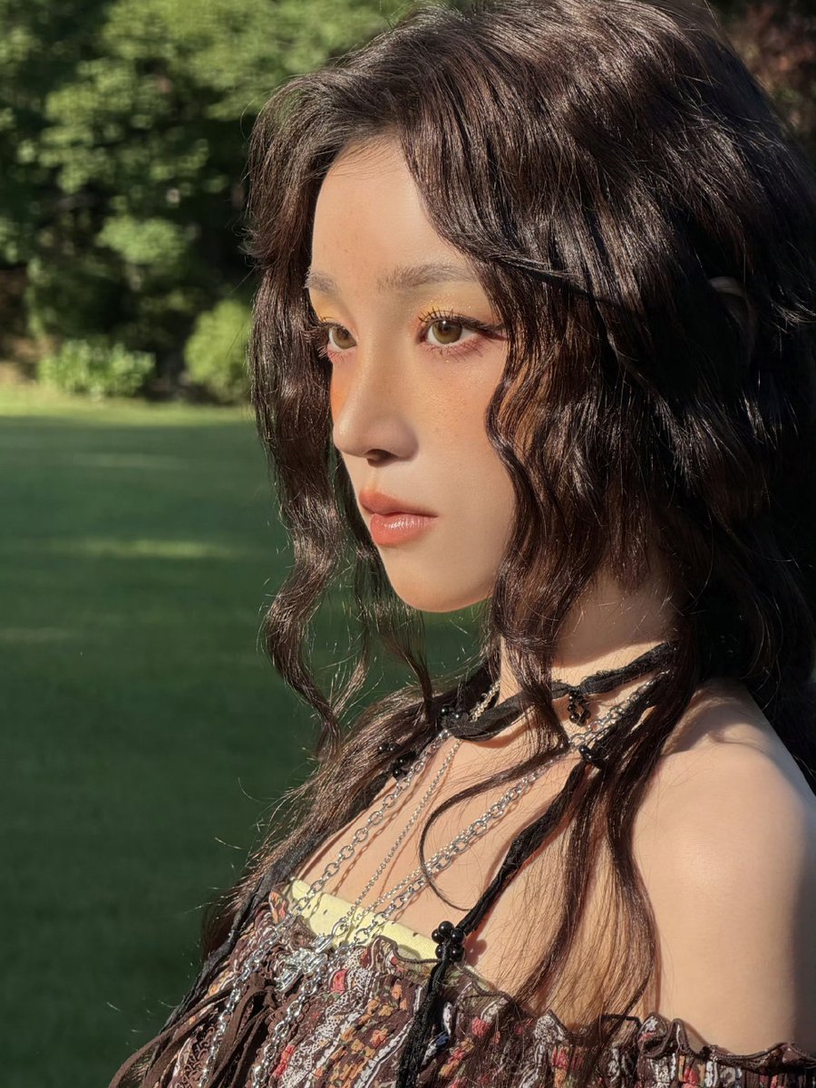 yuqipictures's tweet photo. 260929 #YUQI Weibo

The grass, the gentle breeze, these are moments that belong to 27 🌿🍎🌻

#우기 #宋雨琦 https://t.co/Ct8ENCMl6r