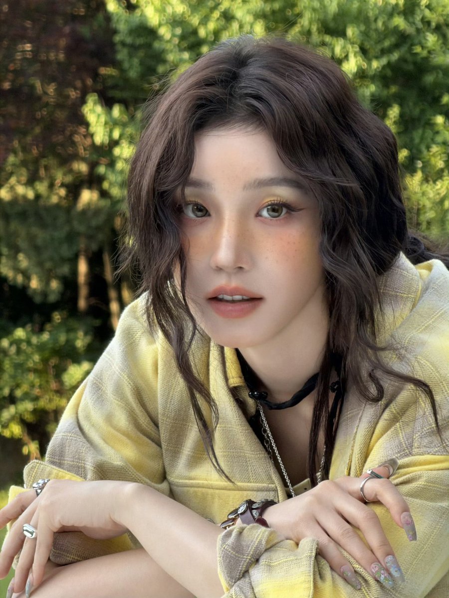 yuqipictures's tweet photo. 260929 #YUQI Weibo

The grass, the gentle breeze, these are moments that belong to 27 🌿🍎🌻

#우기 #宋雨琦 https://t.co/Ct8ENCMl6r