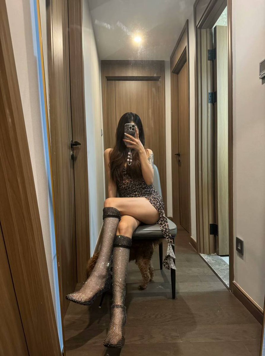 sacieth's tweet photo. 合肥女王

身高168 体重86 脚码38

性格强势，偏生活化的日常TJ， 比起女神，更喜欢你叫我一主人

擅长：k9、语言羞辱、坐脸控制 强迫体罚、耳光、sp、cd、鞭打、圣水、滴蜡、黄金、龟责、角色扮演等

喜欢有素质的犯贱狗奴，任凭主人狠狠的玩弄你、蹂躏你 https://t.co/2RZFfpWpni