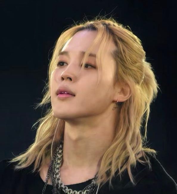 jiminchapters's tweet photo. The category is pretty doll face and jimin wins https://t.co/rVeFSvNszp
