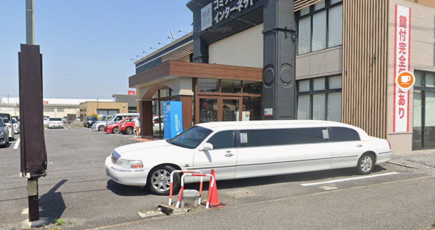 LongGateSnow's tweet photo. 長い車なのかストリートビュー特有のアレなのかわからない。 https://t.co/vRrEapzeHm
