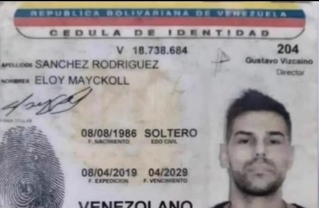 YOYOPRESS's tweet photo. 🚨 SALIERON A BUSCARLOS VIVOS Y TERMINARON RECONOCIENDO CADÁVERES | El drama de las familias de los desaparecidos en Venezuela tiene otro nombre: ELOY MAYCKOLL SÁNCHEZ.

Hugo Marino, Jorgen Guanares, Eloy Sánchez… y el doloroso antecedente de Víctor Hugo Quero. ¿DÓNDE ESTÁN LOS DESAPARECIDOS?

La desaparición forzada no solo arrebata la libertad de una persona: condena a toda una familia a vivir entre la incertidumbre, el miedo y la desesperación.

Randy Rodríguez denunció que su hermano Eloy fue interceptado por funcionarios del SEBIN en Sabana Grande, Caracas, en enero de 2025. Desde entonces, sus familiares han recorrido cárceles, instituciones públicas y hasta morgues, donde han tenido que reconocer cadáveres intentando encontrarlo.

El antecedente es estremecedor: Víctor Hugo Quero fue detenido en la misma zona y durante el mismo mes. Su familia lo buscó durante más de un año, hasta conocer que había muerto bajo custodia estatal y había sido enterrado sin notificarles. Su madre falleció pocos días después de conocer su destino.

Mientras tanto, casos como los de Hugo Marino y Jorgen Guanares mantienen vigente la exigencia de respuestas sobre el paradero de los desaparecidos.

NINGUNA FAMILIA DEBERÍA TENER QUE RECORRER UNA MORGUE PARA SABER QUÉ HIZO EL ESTADO CON SU SER QUERIDO.