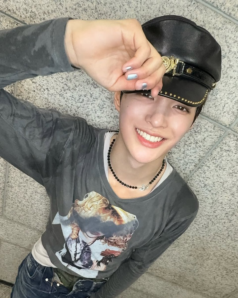 keonlev's tweet photo. it's been a year since we've got one of the most iconic keonho looks ever https://t.co/6m5pvDF89g