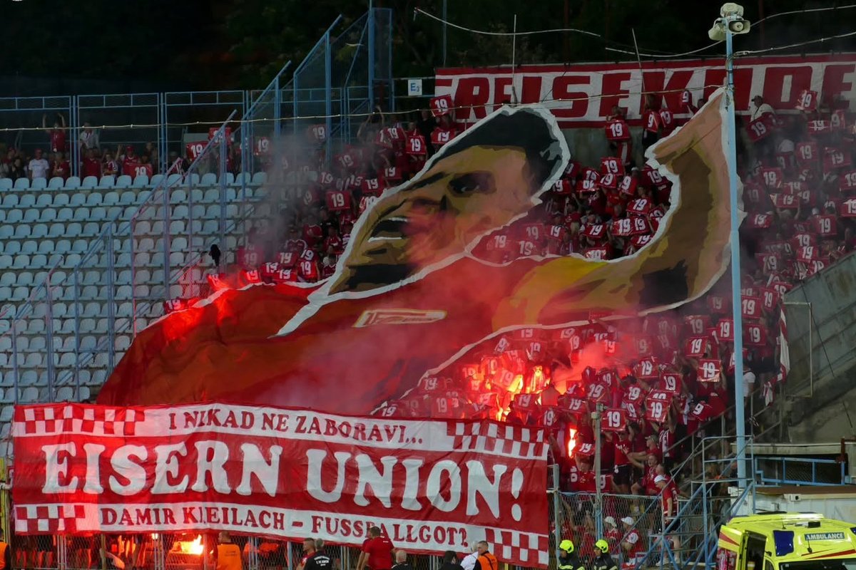 FasziFankurve's tweet photo. Leidenschaftliches Abschiedsspiel für Damir Kreilach im altehrwürdigen Stadion Kantrida zwischen HNK Rijeka und Union Berlin. Mehr dazu hier im Artikel ▶️ https://t.co/roFoRIXHta #ultras #unionberlin #kantrida #hnkrijeka #damirkreilach https://t.co/IUH6DWOgAU