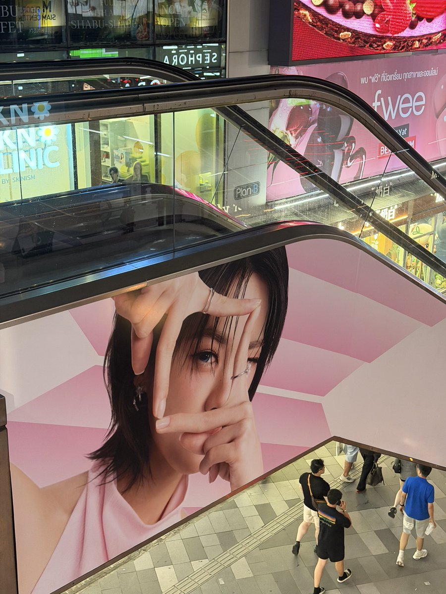FongFongSin's tweet photo. ‘Seeing’ Emi at BKK on a sunny day! https://t.co/479fG0JViW