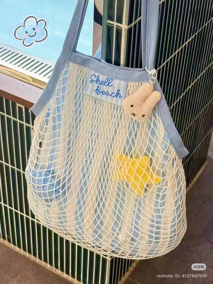 xxxirraaa's tweet photo. GEMES BANGET TOTE BAG-NYA, VIBES-NYA COCOK BUAT KE PANTAI 😭🏖️ https://t.co/svfQruCHWX