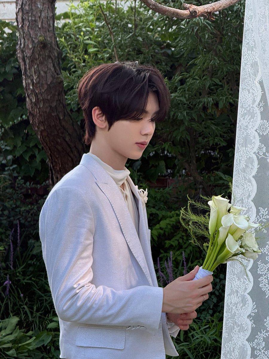 whoimsical's tweet photo. sosok real yg memberikan calla lily ke gw itu https://t.co/d6W1qnxijc