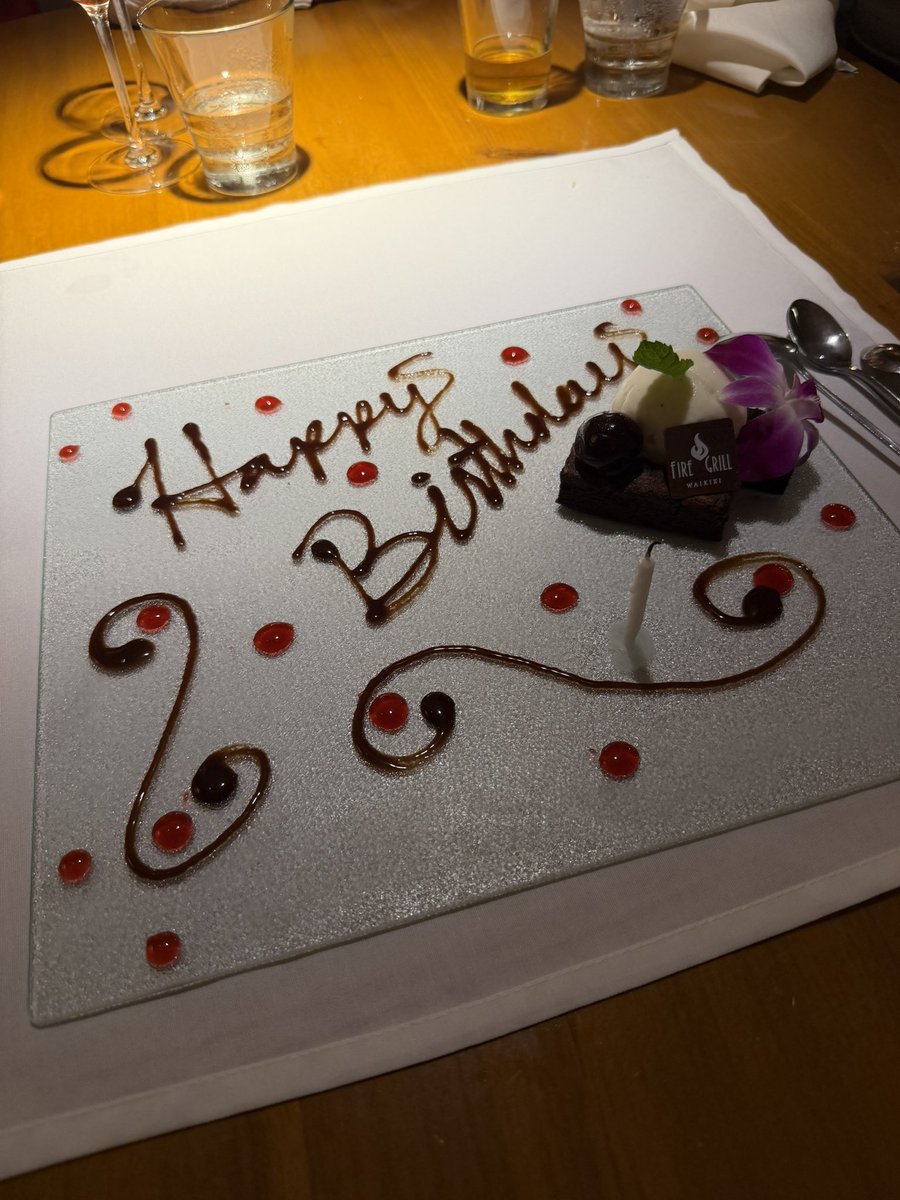 marusuke16's tweet photo. 誕生日のディナーという事でサプライズプレート出てきてびっくり😂🙌

どれもめっちゃ美味しかったっす🍖🤤 https://t.co/Q5b5JS5Bdk