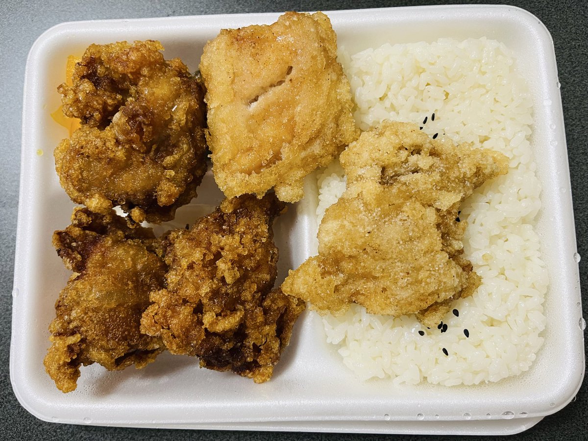 MZyn8spckv96095's tweet photo. デカ唐揚げが美味いんだよね💓
塩派なんだが今日は醤油多めにいく🤭 https://t.co/i4ayFCgzFK