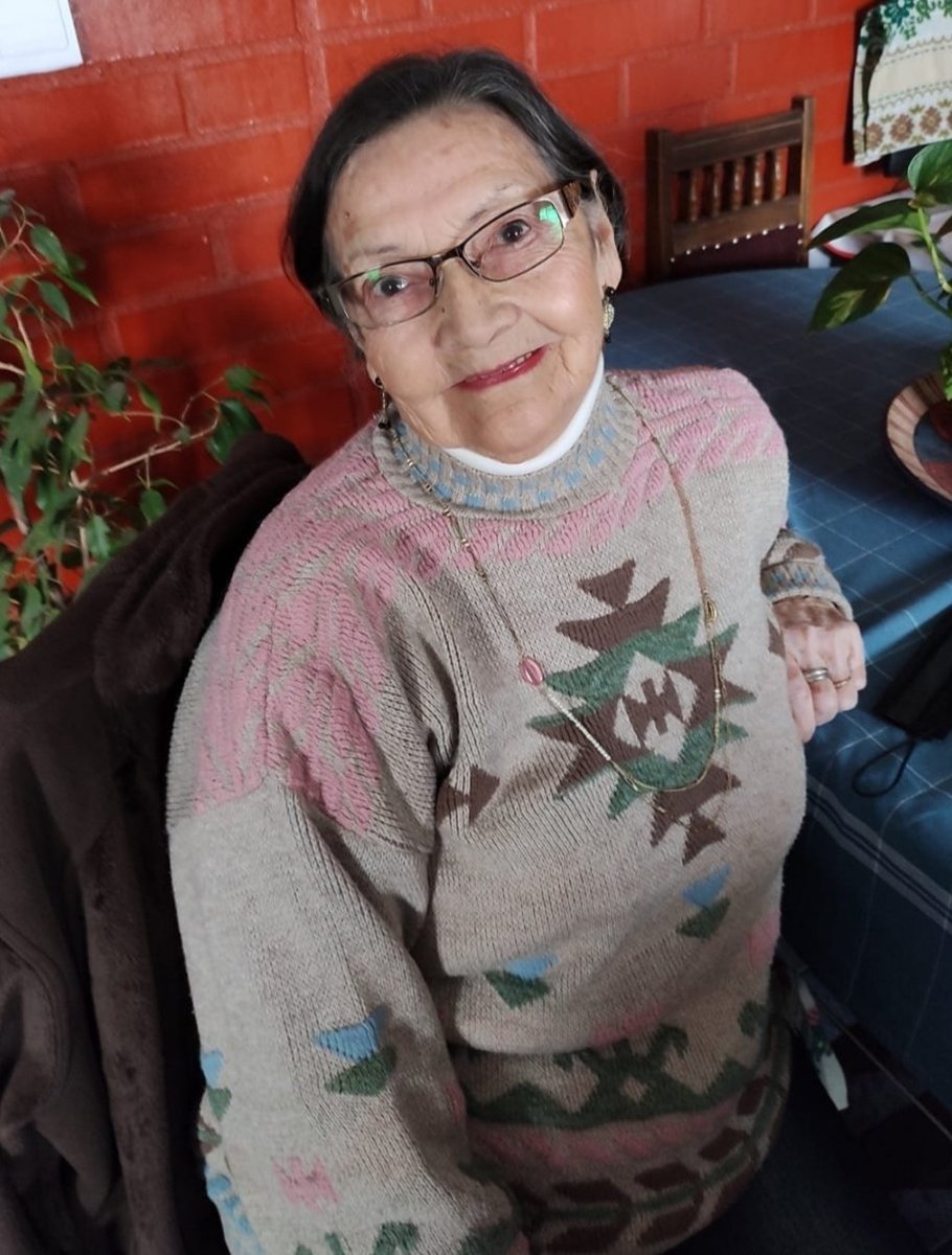 NevaCarrasco's tweet photo. Buenos diaas ,hoy 29 de SEP son dos mujeres importantes en mi vida y la de chile las que cumplen años ,mi vieja la Albidina y la sra Michell ,muy feliz cumpleaños chiquillas lindas 💗🌸 https://t.co/jjeM65mrrd