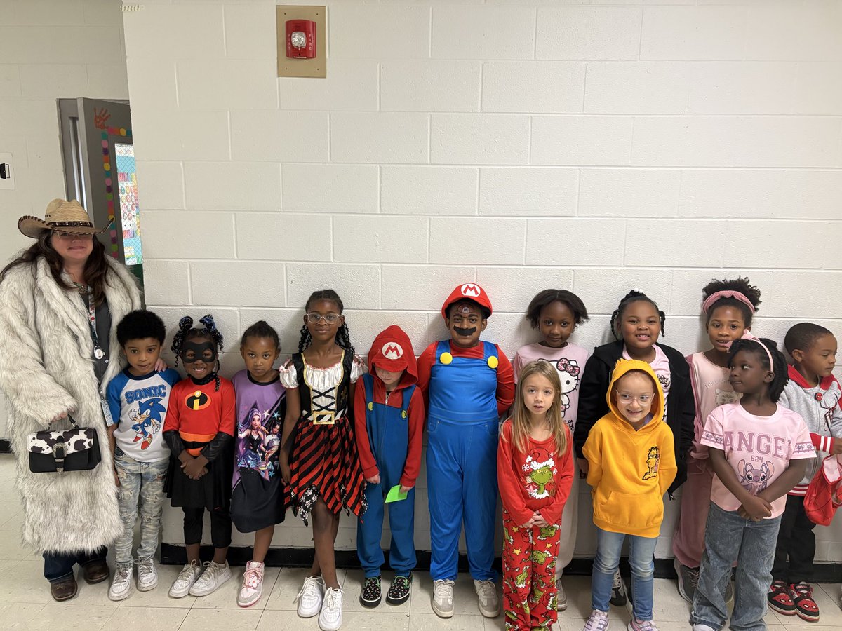 LMESTigerNation's tweet photo. Movie Day at the Tiger Den!! Homecoming Week 2026!! #LMESTigers #Homecoming2026 #MovieStars @Aritmetica_Lady @FCPSchoolsTN @FayetteUp @FCPSParentEngmt https://t.co/0twurj9u0x