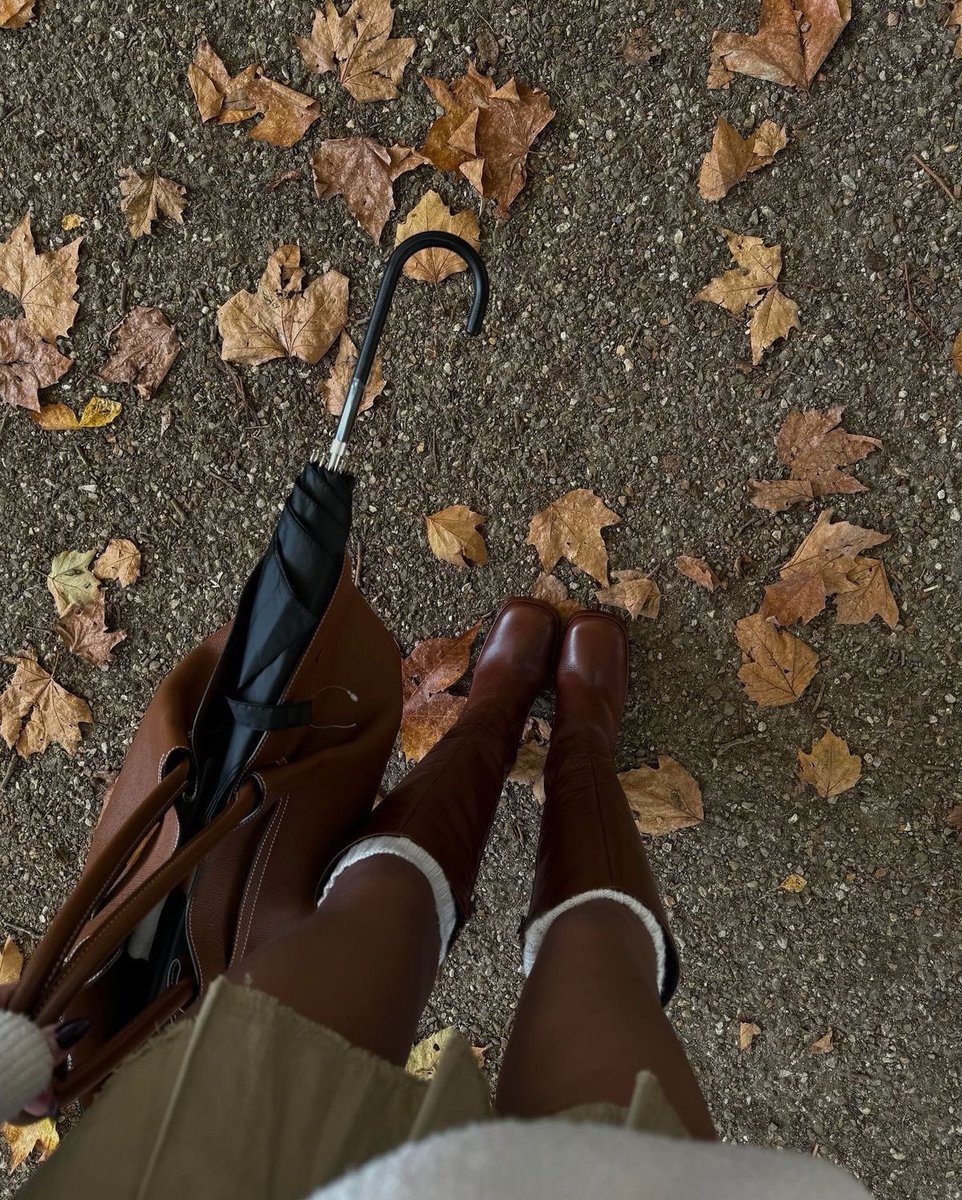 ephhemere's tweet photo. i am an autumn 🍂 https://t.co/CZqCto3Htb