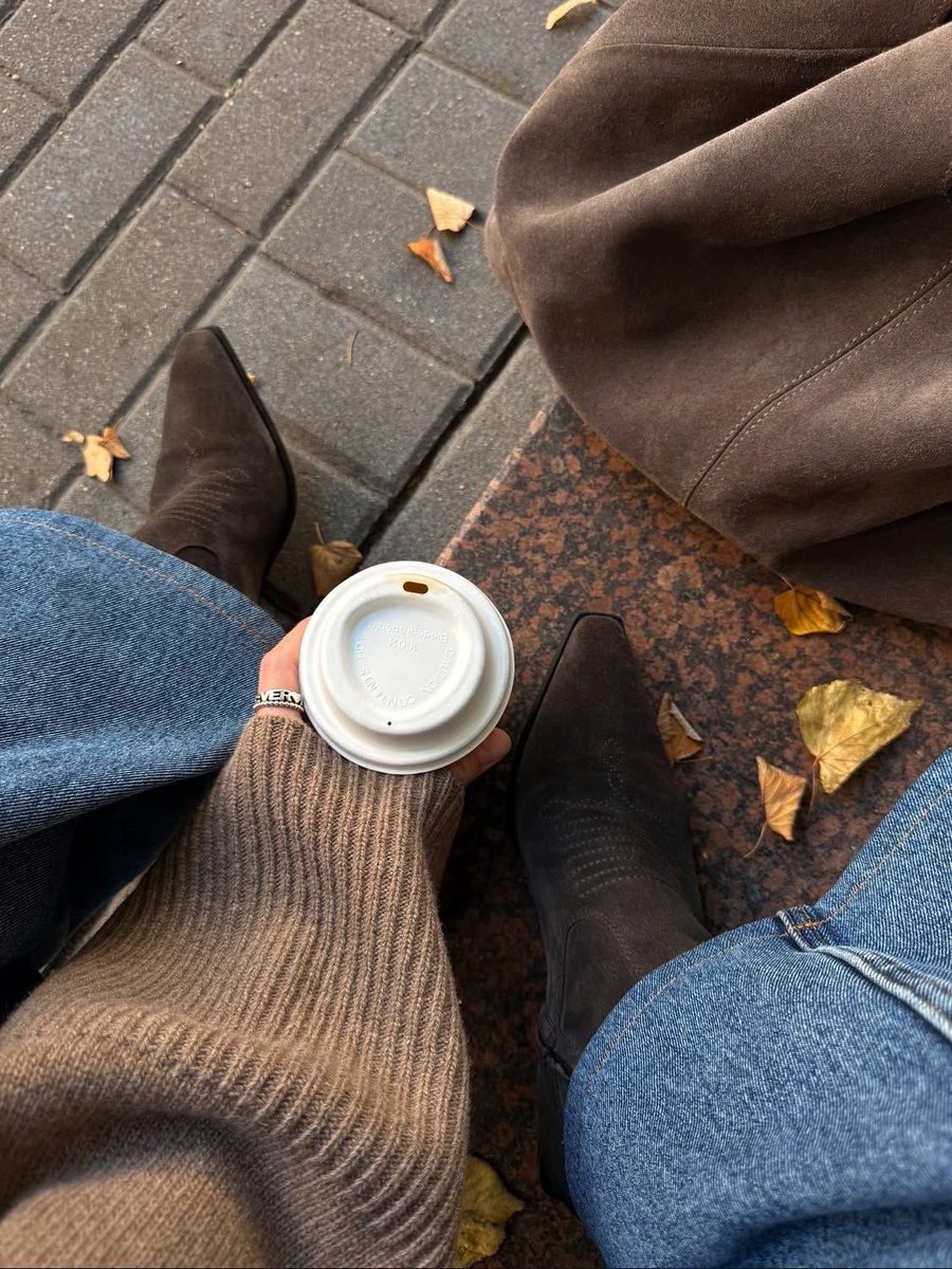 ephhemere's tweet photo. i am an autumn 🍂 https://t.co/CZqCto3Htb