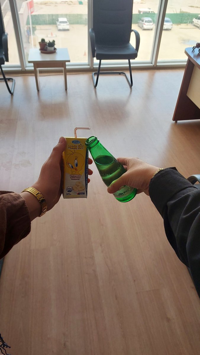 MuhendsHanmm's tweet photo. 30+ kötü alışkanlığı olmayan kızların kafayı toplamak için başvurduğu yöntemlerden biri (muzlu süt benimki, kakaolu ve çileklisi de çok güzel ayrıca) 😄 https://t.co/DqjIluFISh