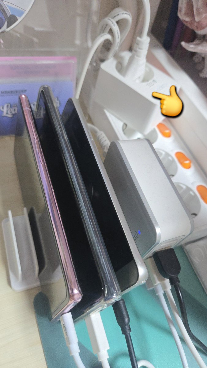 Plli_hee's tweet photo. 공기계 많으신 플리님들
스마트 와이파이 플러그 구입해서 설정하면 배터리 0%로 될일이 없어요! 거의 3년동안 배터리 신경안쓰고 이렇게 사용하고 잇습니다☺️ https://t.co/cqZP6gxknc