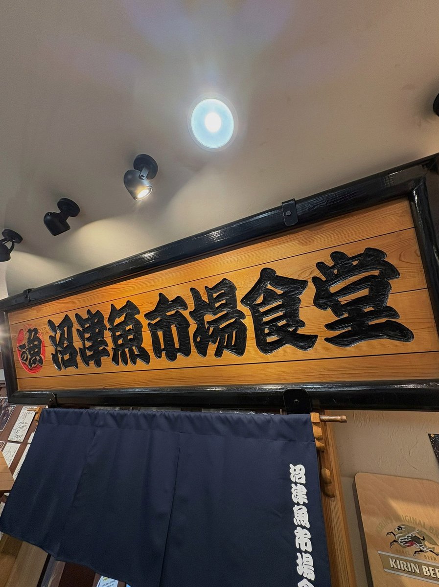 MercTrucks's tweet photo. 栄養価の高いツイートかは
わからないけど
ツイ廃したろうか( 'ω' )
肉を食えー！そしてゴロゴロしろー！
今の季節
クーラーちょい効きの
長袖が1番心地いいぞー！ https://t.co/Ey0W9OuLg2