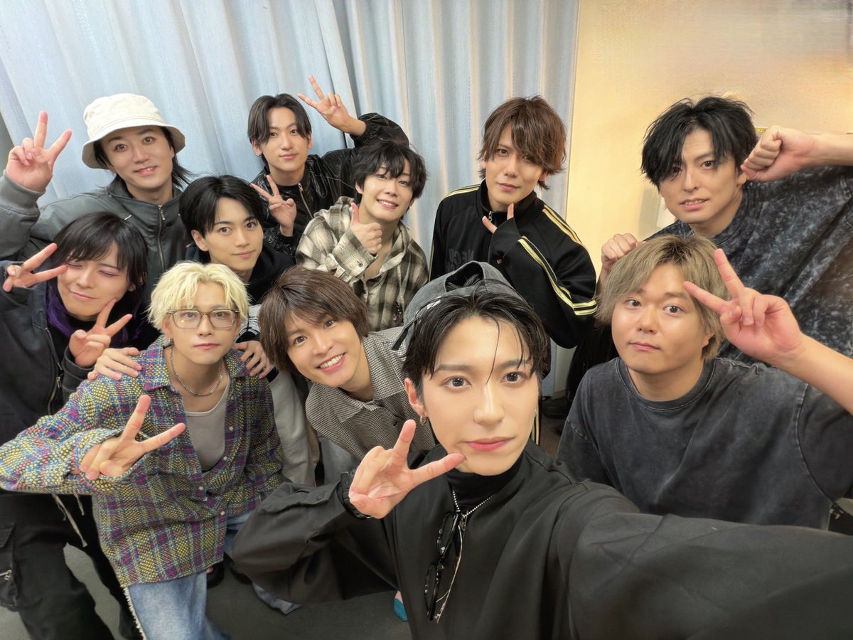 tomoya_isihara's tweet photo. 『拝啓、親愛なる魔法使いのあなたへ - lapis lazuli -』
いよいよ明日本番です✨️ #レタステ の世界
そしてラピスラズリはどんな寮なのか
ラビアの物語がどう進んでいくのか楽しみにしていてください！

劇場で待ってます！
グレン役のこうだいさんと写真撮れました🚃
同じく初出演!我々絡みますかね？

お楽しみに〜！！