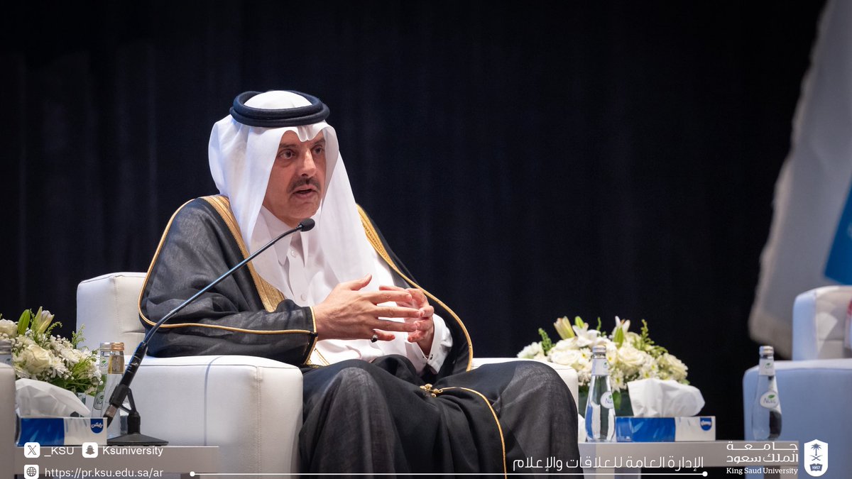 _KSU's tweet photo. التقى سمو الأمير الدكتور #عبدالعزيز_بن_محمد_بن_عياف، رئيس مجلس إدارة #جامعة_الملك_سعود صباح اليوم، قيادات الكليات والعمادات المساندة.
واستعرض سموَّه أطر التوجُّهات المستقبليَّة لتطوير الجامعة، ودور منسوبي الجامعة الفاعل في تحقيقها. 
كما تطرَّق سموه إلى سبل الارتقاء بالبحث العلمي والابتكار، ورفع كفاءة الأداء المؤسسي، وتعزيز التعاون والتكامل بين الكليات والأقسام.

واستمع سموه إلى العديد من المرئيات والمقترحات المتعلِّقة بالعملية التعليمية والأكاديمية، وأولويات العمل واحتياجاته، كما ناقش أبرز المعوقات وسبل التعامل معها.

ويأتي اللقاء في إطار حرص سموِّه على تعزيز التواصل مع منسوبي الجامعة، وإشراكهم في مسيرة التطوير من أجل الأهداف الطموحة المأمولة.