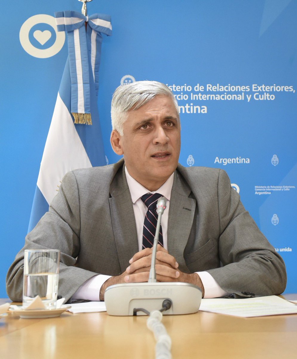 Asenciofernando's tweet photo. Feliz día del diplomático. Gracias por  defender los valores de la Constitución y los intereses permanentes en el mundo  de la Argentina.

Especialmente a quienes formaron parte de mi equipo en mi paso por el Ministerio de Relaciones Exteriores Comercio Internacional y Culto, como Subsecretario de Asuntos Nacionales.