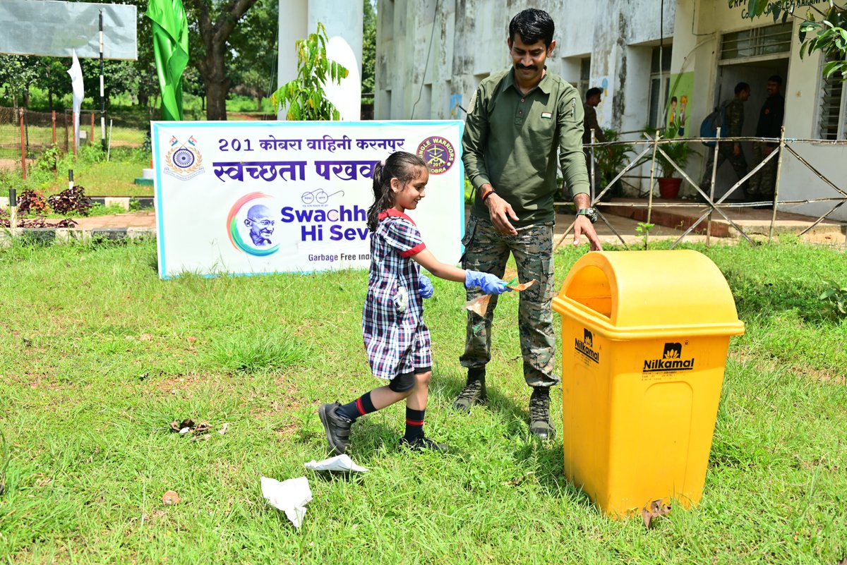 201_CoBRABN's tweet photo. स्वच्छता की सीख, बचपन से ही संस्कार बने।
#SwachhataHiSeva2026 के तहत 201 कोबरा, करनपुर ने मोंटेसरी स्कूल के नन्हे बच्चों को अभियान से जोड़ा। बच्चों ने स्वयं स्वच्छता गतिविधियों में भाग लेकर अपने आसपास को स्वच्छ रखने का संदेश अपनाया।
स्वच्छ भारत की नींव, स्वच्छ बचपन से। https://t.co/fRw8emJEke